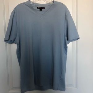 V-neck short sleeve shirt